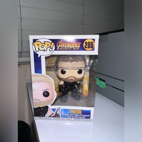 Funko POP! Marvel: Avengers Infinity War - Thor (Glow In The Dark) - Edizione Limitata Asia